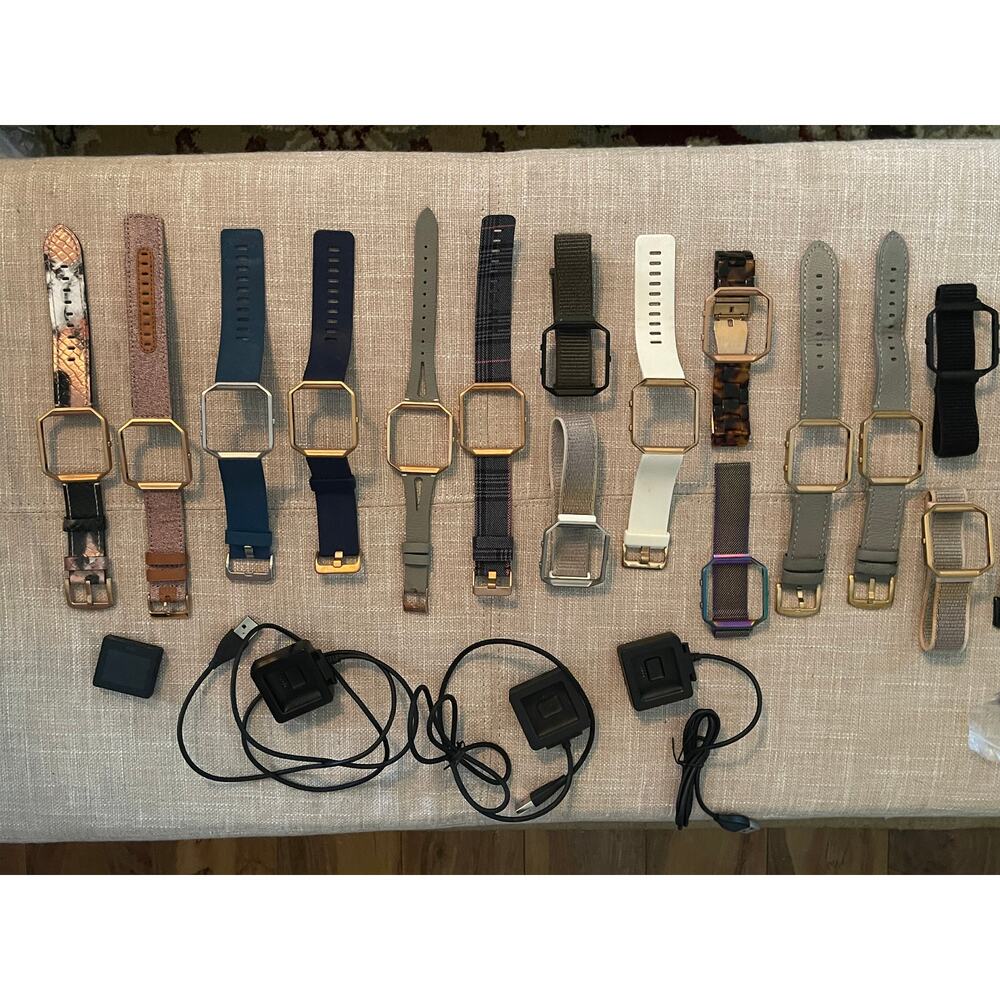 Fitbit Blaze smartwatch (fully functional) w/ 16 watch bands & 3 USB chargers.